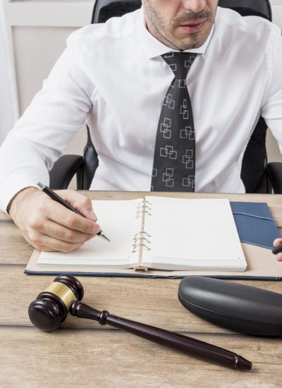 lawyer-with-smartphone